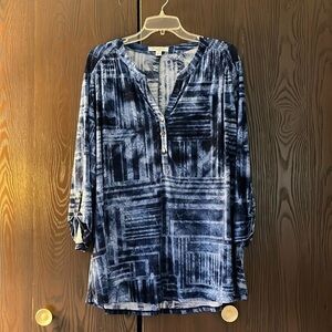 Studio Works 3/4 sleeved navy blue top with silver colored buttons. Size 3X